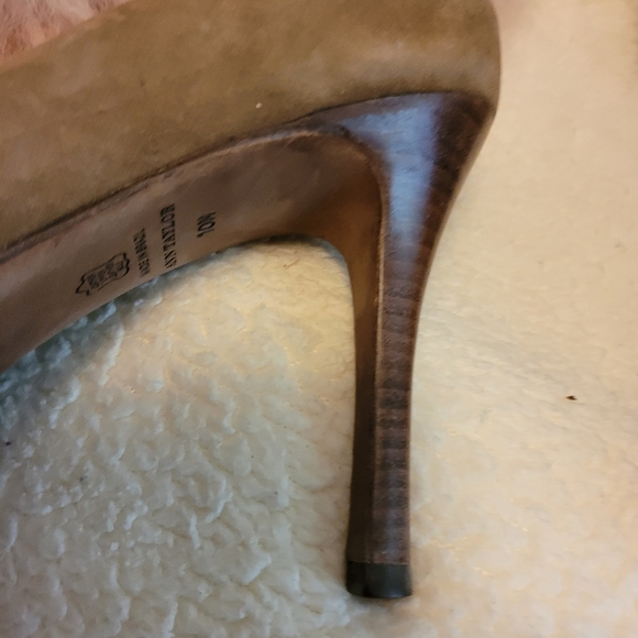 Ann Taylor Camel Suede Pumps - Picture 4 of 6